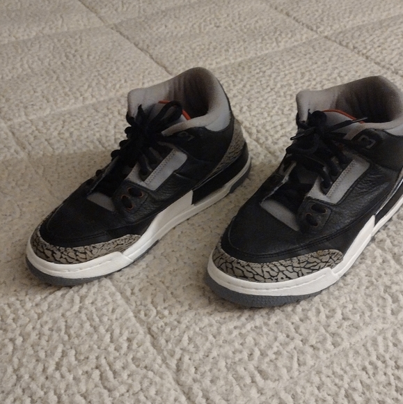 Pre owned youth Jordan 3 black cement - Picture 4 of 6